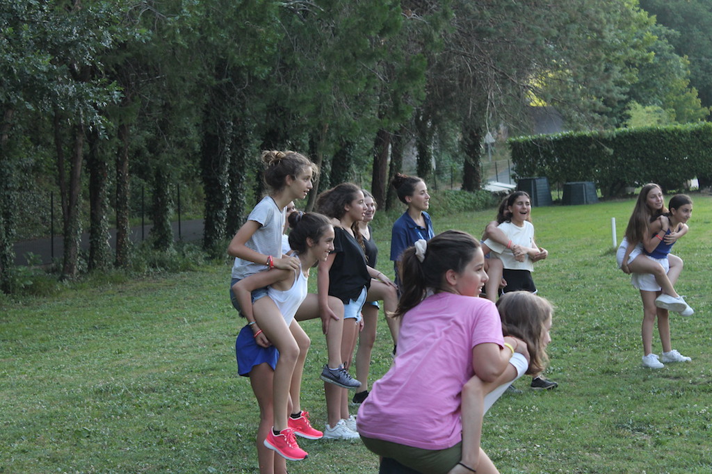 Village Camps International Summer Camp Ard&egrave;che, France 2019-07-26 https://www.villagecamps.com/journals_admin/images/2154-4793-Piggyback.jpg