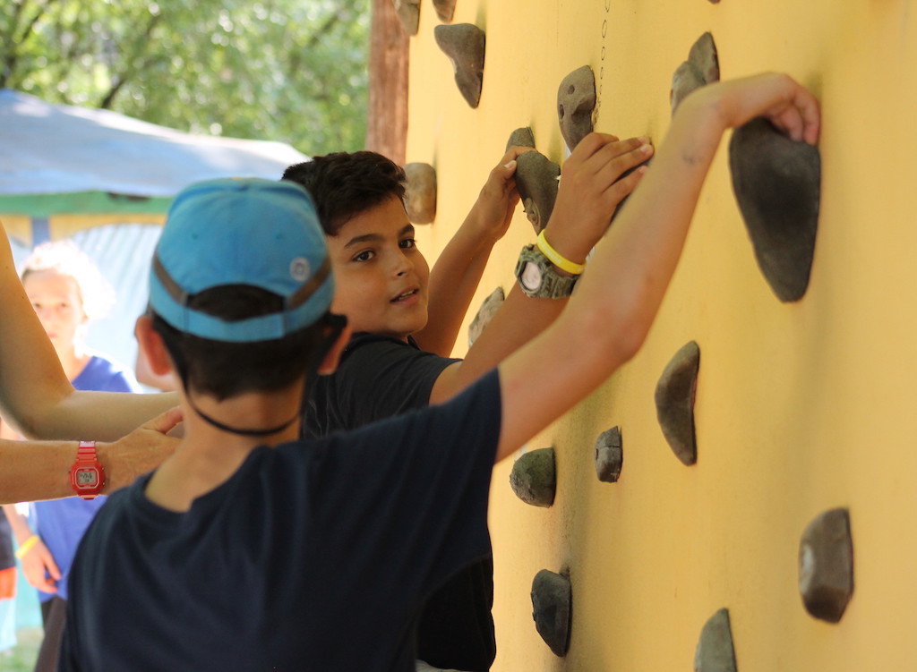 Village Camps International Summer Camp Ard&egrave;che, France 2019-07-26 https://www.villagecamps.com/journals_admin/images/2155-7703-Boulder3.jpg