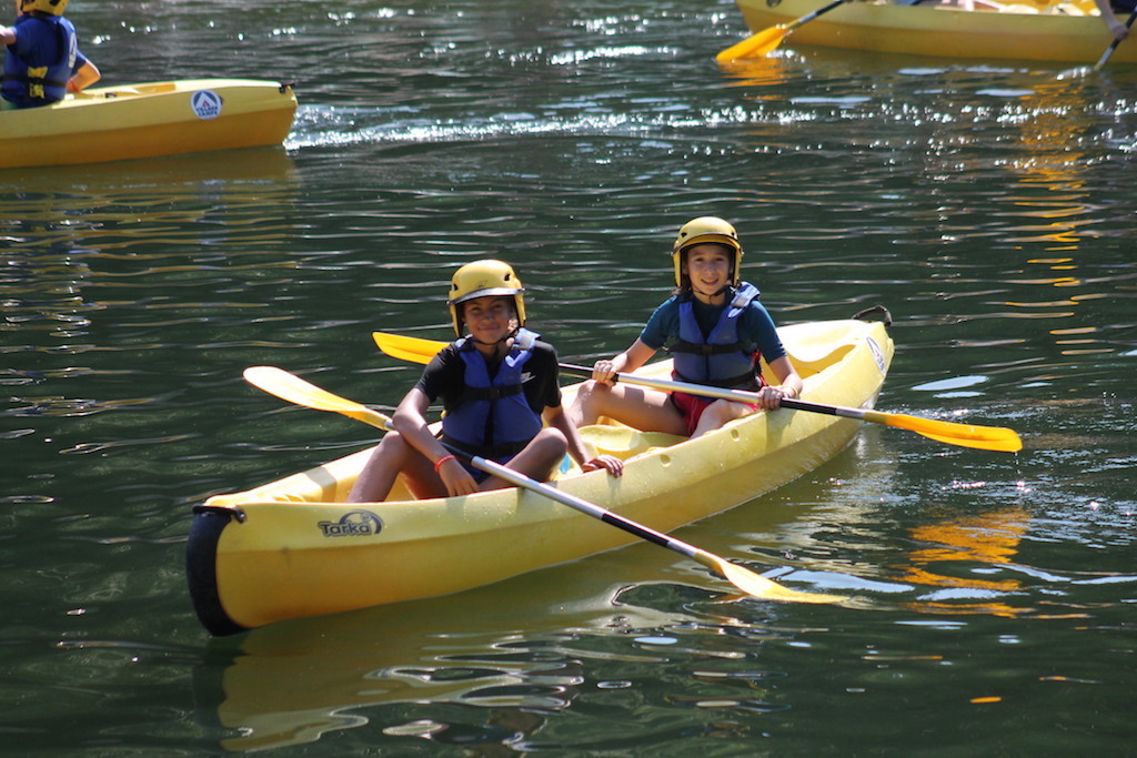 Village Camps International Summer Camp Ard&egrave;che, France 2019-07-26 https://www.villagecamps.com/journals_admin/images/2155-7841-Paddle6.jpg