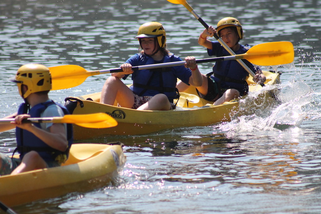 Village Camps International Summer Camp Ard&egrave;che, France 2019-07-26 https://www.villagecamps.com/journals_admin/images/2155-7875-Paddle13.jpg