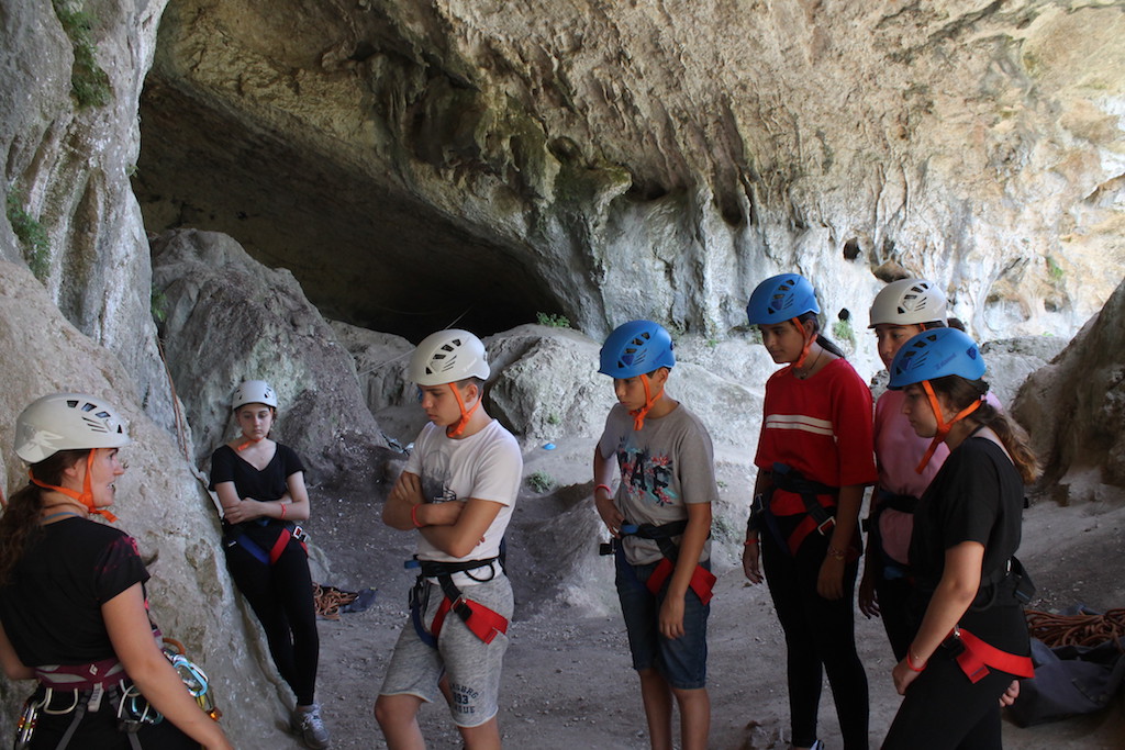 Village Camps International Summer Camp Ard&egrave;che, France 2019-07-26 https://www.villagecamps.com/journals_admin/images/2156-4611-Climb01.jpg