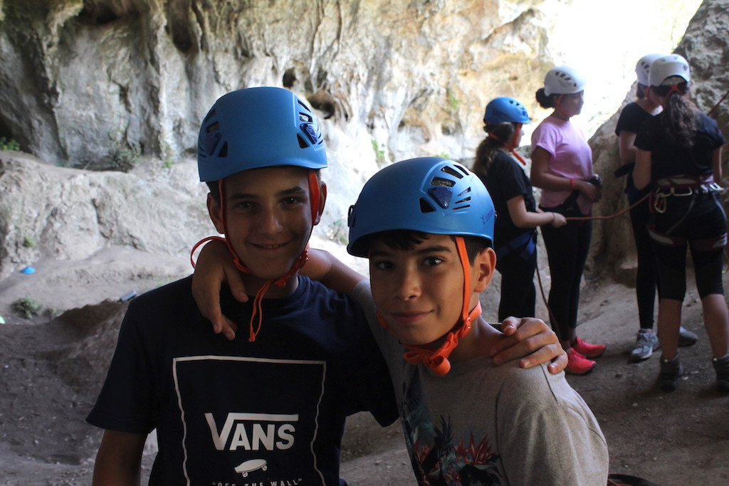 Village Camps International Summer Camp Ard&egrave;che, France 2019-07-26 https://www.villagecamps.com/journals_admin/images/2156-4638-Climb02.jpg