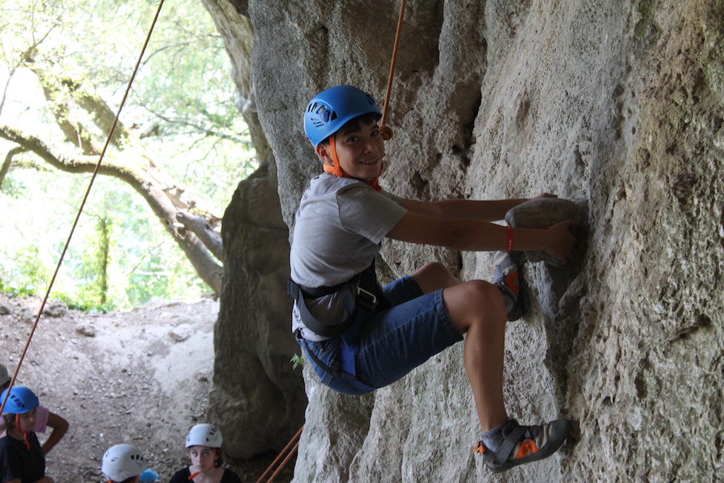 Village Camps International Summer Camp Ard&egrave;che, France 2019-07-26 https://www.villagecamps.com/journals_admin/images/2156-4709-Climb010.jpg