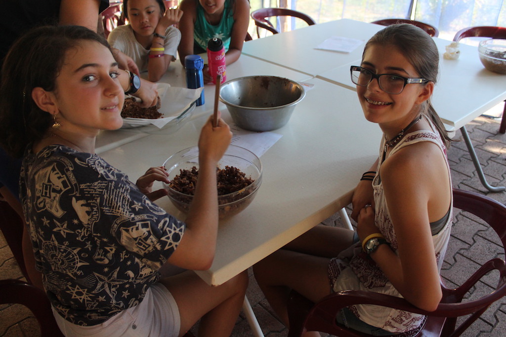 Village Camps International Summer Camp Ard&egrave;che, France 2019-07-26 https://www.villagecamps.com/journals_admin/images/2158-7766-Bake1.jpg