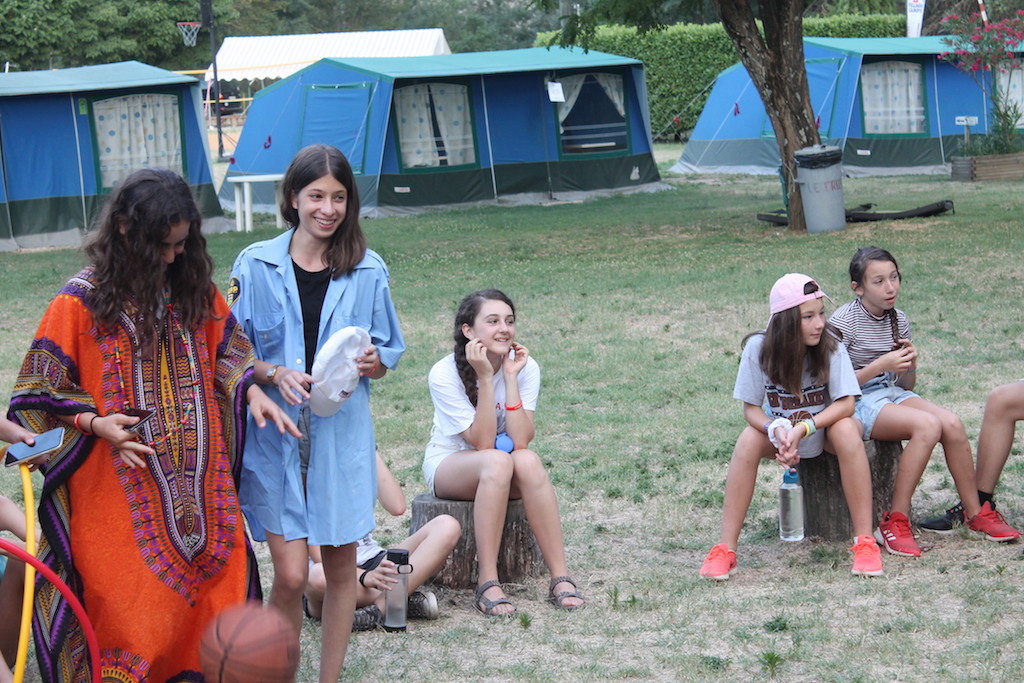 Village Camps International Summer Camp Ard&egrave;che, France 2019-07-26 https://www.villagecamps.com/journals_admin/images/2160-1872-MurdMyst2.jpg