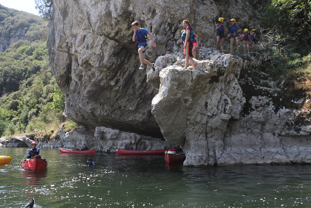 Village Camps International Summer Camp Ard&egrave;che, France 2019-07-26 https://www.villagecamps.com/journals_admin/images/2162-2238-Jump5.jpg