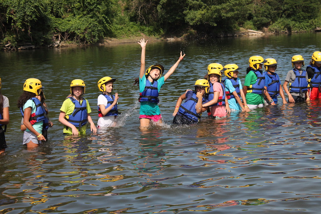 Village Camps International Summer Camp Ard&egrave;che, France 2019-07-26 https://www.villagecamps.com/journals_admin/images/2162-2307-MiniDescent4.jpg