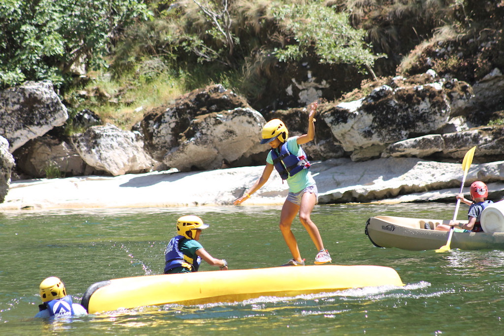 Village Camps International Summer Camp Ard&egrave;che, France 2019-07-26 https://www.villagecamps.com/journals_admin/images/2165-6851-GDWrestle5.jpg