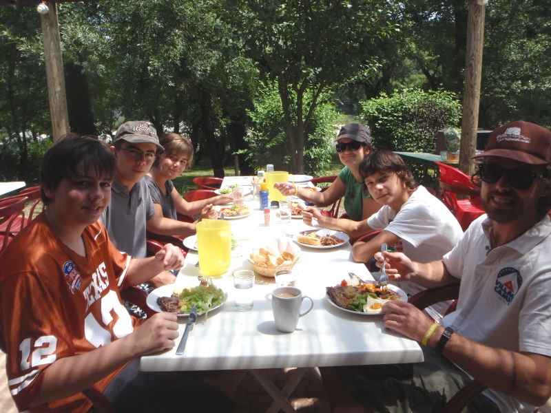 Village Camps International Summer Camp Ard&egrave;che, France 2019-07-26 https://www.villagecamps.com/journals_admin/images/8-22-Lunchtime!.jpg