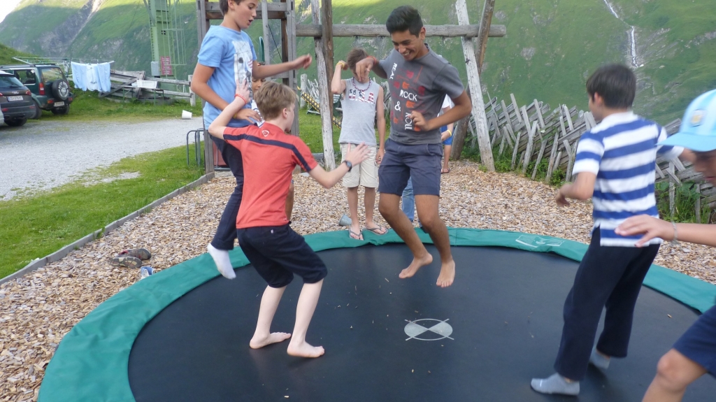 Village Camps International Summer Camp Zell am See, Austria 2025-07-26 https://www.villagecamps.com/journals_admin/images/1199-8142-P1090351.jpg