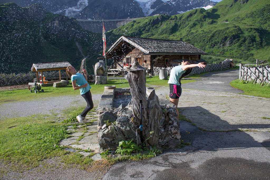Village Camps International Summer Camp Zell am See, Austria 2025-07-26 https://www.villagecamps.com/journals_admin/images/1761-4717-finsihingposeonfleek.jpg