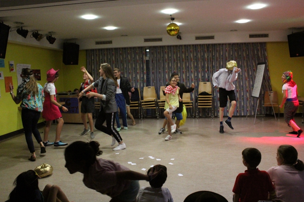 Village Camps International Summer Camp Zell am See, Austria 2025-07-26 https://www.villagecamps.com/journals_admin/images/2039-4623-IMG_8185.jpg