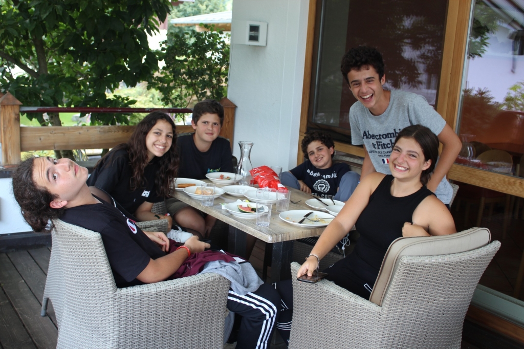 Village Camps International Summer Camp Zell am See, Austria 2025-07-26 https://www.villagecamps.com/journals_admin/images/2044-7308-IMG_9622.jpg