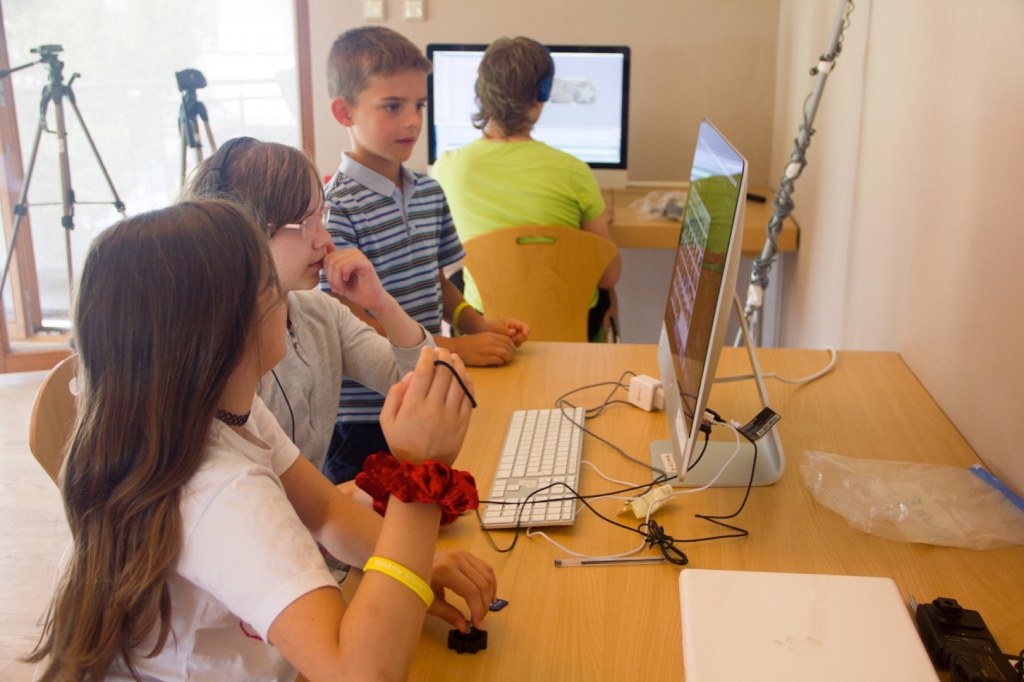 Village Camps International Summer Camp Zell am See, Austria 2025-07-26 https://www.villagecamps.com/journals_admin/images/2176-7653-VC080719-16.jpg