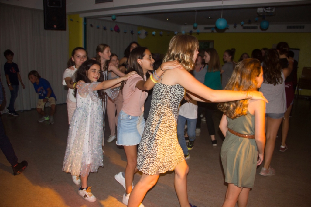 Village Camps International Summer Camp Zell am See, Austria 2025-07-26 https://www.villagecamps.com/journals_admin/images/2180-4883-VC120719-73.jpg