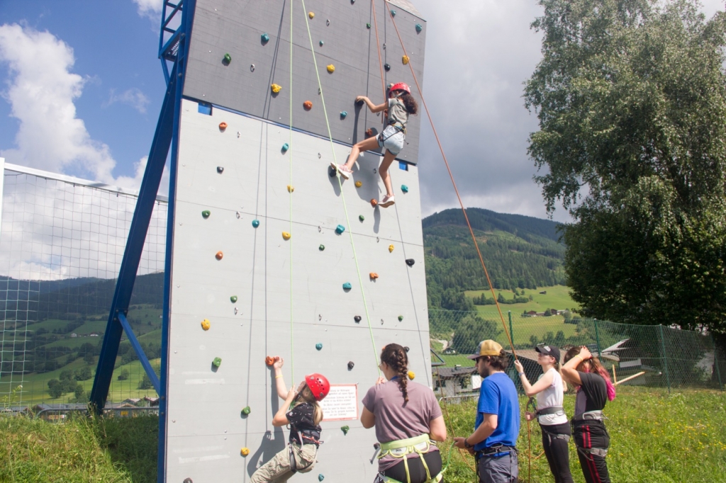 Village Camps International Summer Camp Zell am See, Austria 2025-07-26 https://www.villagecamps.com/journals_admin/images/2240-5531-VC160719-22.jpg