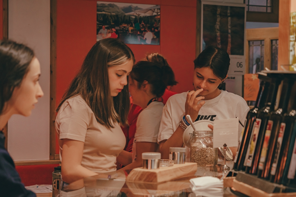 Village Camps International Summer Camp Zell am See, Austria 2025-07-26 https://www.villagecamps.com/journals_admin/images/2447-2037-04_06_2022_Village_Camp_Zell_am_See_First_Day_11.jpg