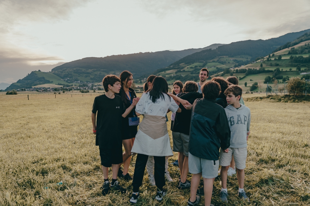 Village Camps International Summer Camp Zell am See, Austria 2025-07-26 https://www.villagecamps.com/journals_admin/images/2447-2109-04_06_2022_Village_Camp_Zell_am_See_First_Day_156.jpg