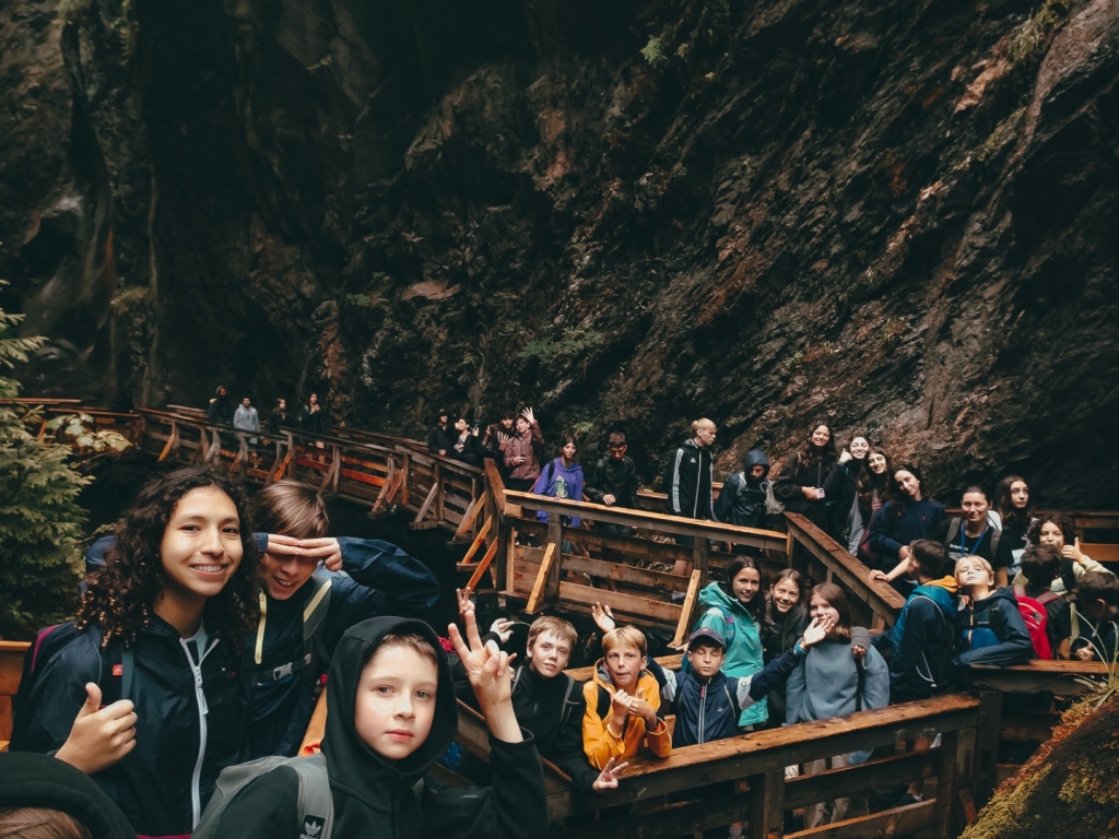 Village Camps International Summer Camp Zell am See, Austria 2025-07-26 https://www.villagecamps.com/journals_admin/images/2448-3347-05_06_2022_Village_Camp_Zell_am_See_Second_Day_105.jpg