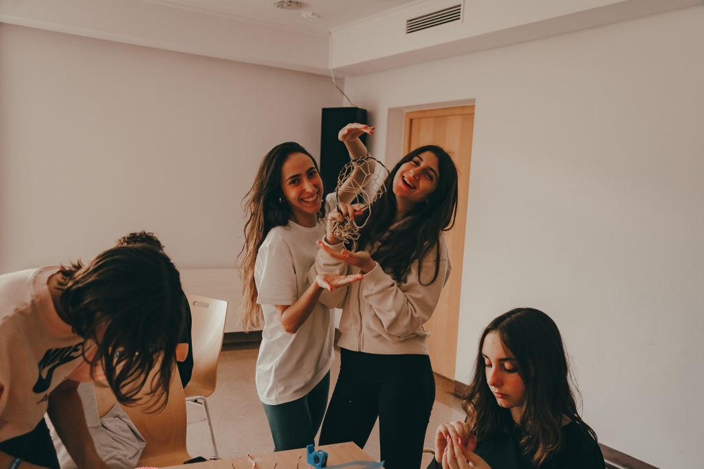 Village Camps International Summer Camp Zell am See, Austria 2025-07-26 https://www.villagecamps.com/journals_admin/images/2449-7465-06_07_2022_Village_Camp_Zell_am_See_3rd_day_99.jpg