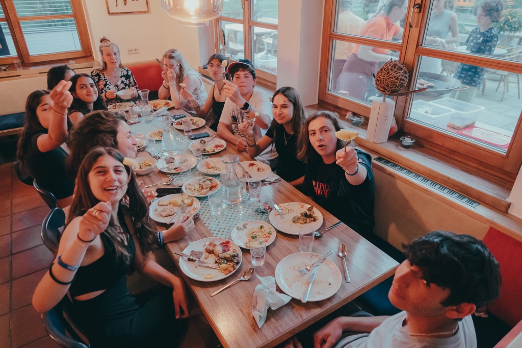 Village Camps International Summer Camp Zell am See, Austria 2025-07-26 https://www.villagecamps.com/journals_admin/images/2458-9333-15_07_2022_Village_Camp_Zell_Am_See_12th_Day_46.jpg