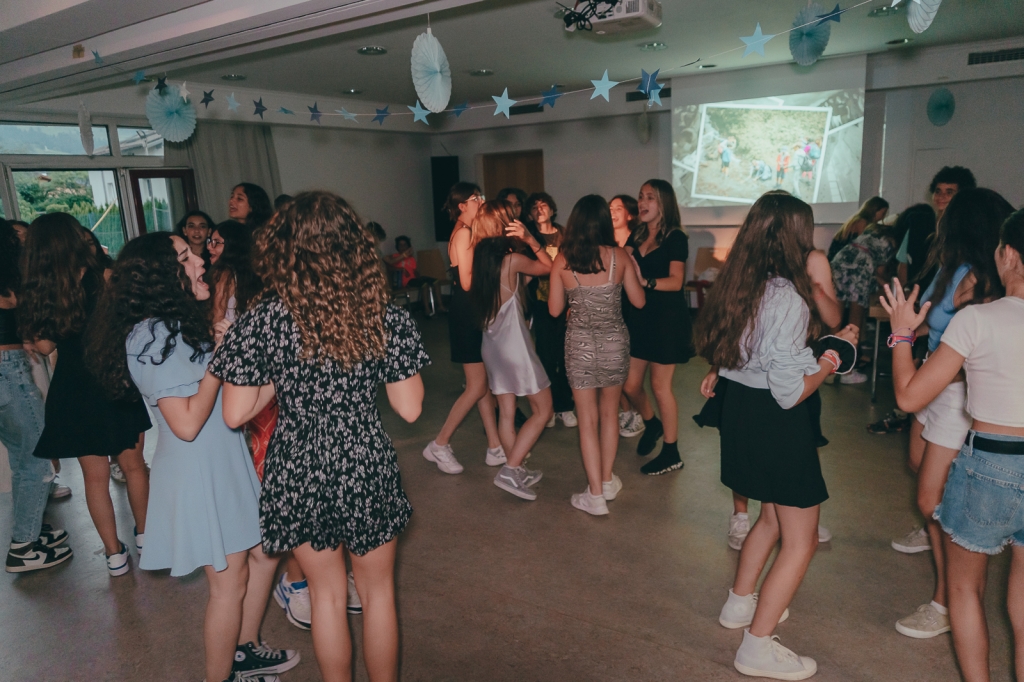 Village Camps International Summer Camp Zell am See, Austria 2025-07-26 https://www.villagecamps.com/journals_admin/images/2458-9348-15_07_2022_Village_Camp_Zell_Am_See_12th_Day_88.jpg