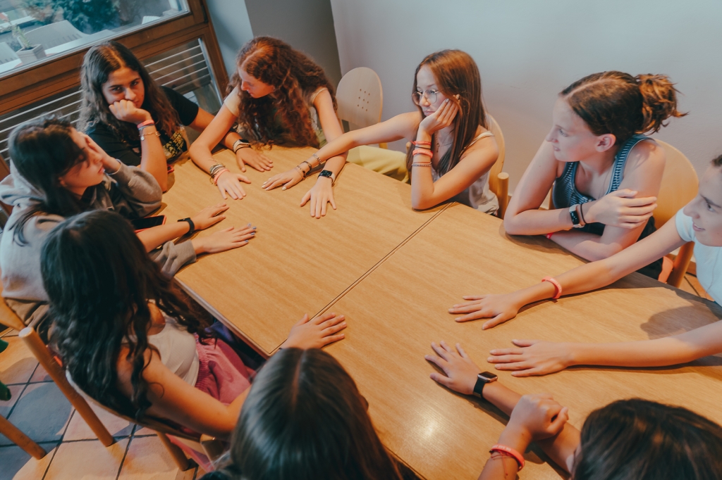 Village Camps International Summer Camp Zell am See, Austria 2025-07-26 https://www.villagecamps.com/journals_admin/images/2511-9753-17_07_2022_Village_Camp_Zell_Am_See_1st_Day_108.jpg