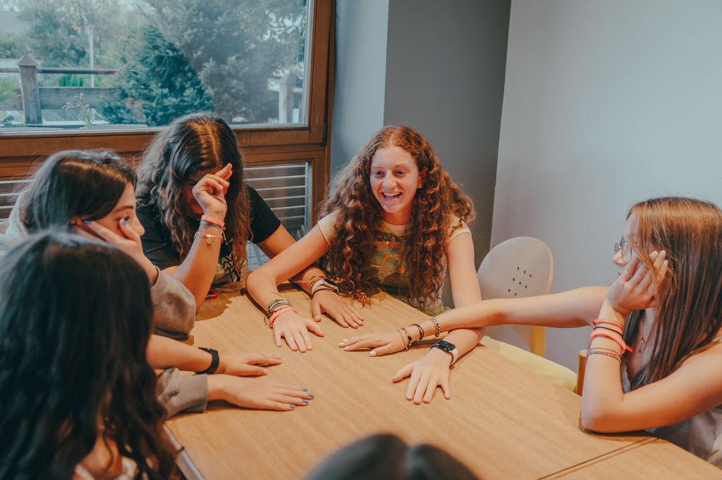 Village Camps International Summer Camp Zell am See, Austria 2025-07-26 https://www.villagecamps.com/journals_admin/images/2511-9753-17_07_2022_Village_Camp_Zell_Am_See_1st_Day_109.jpg