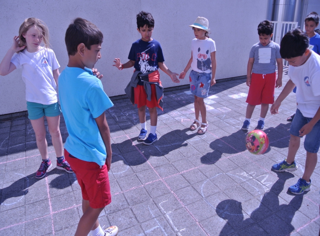 Village Camps International Summer Camp VDC Geneva 2016-08-12 https://www.villagecamps.com/journals_admin/images/1361-0052-DSC_8552.jpg