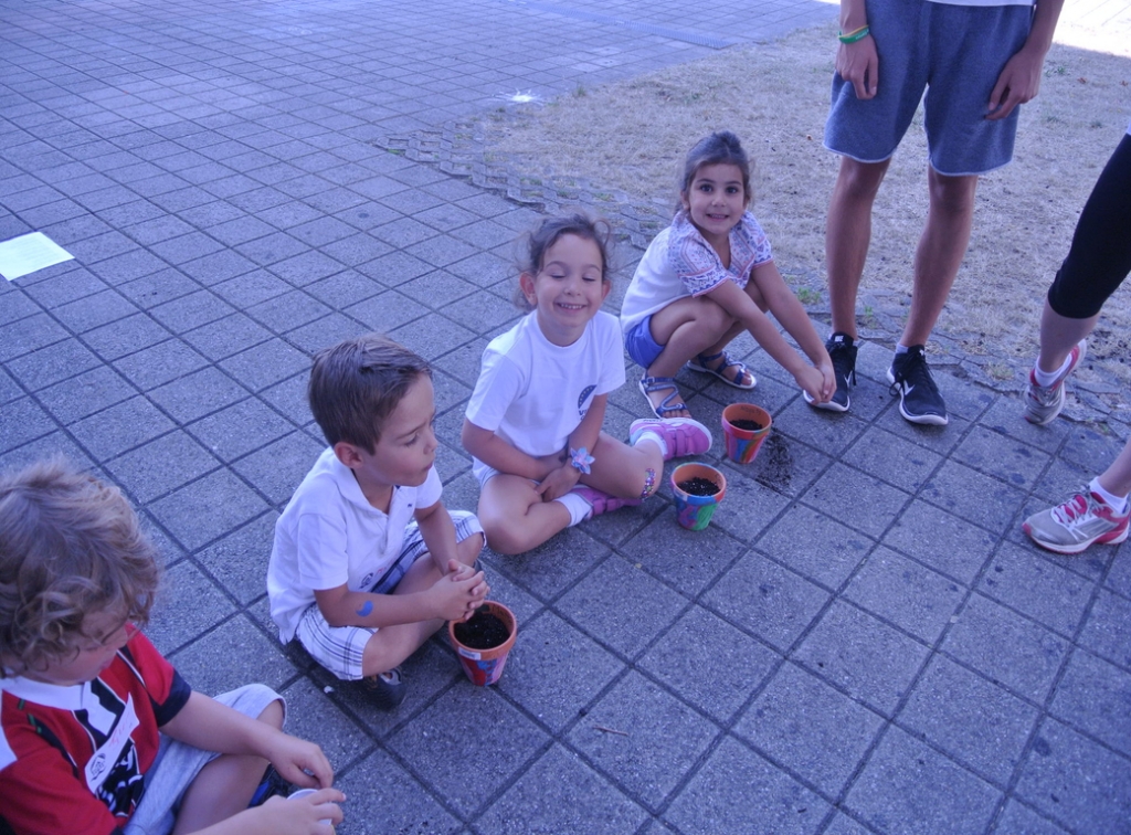 Village Camps International Summer Camp VDC Geneva 2016-08-12 https://www.villagecamps.com/journals_admin/images/1364-2516-DSC_8887.jpg