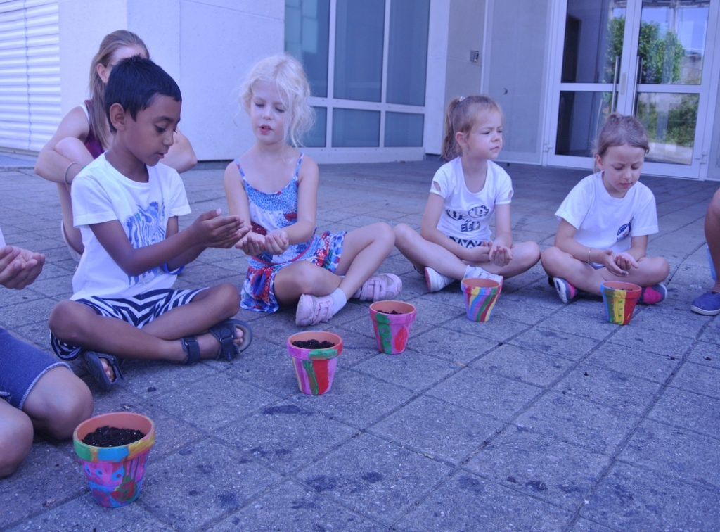 Village Camps International Summer Camp VDC Geneva 2016-08-12 https://www.villagecamps.com/journals_admin/images/1365-0676-DSC_8985.jpg