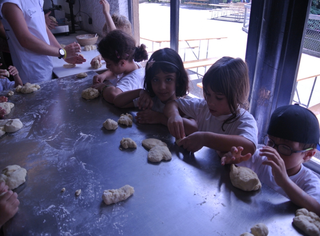 Village Camps International Summer Camp VDC Geneva 2016-08-12 https://www.villagecamps.com/journals_admin/images/1444-5182-DSC_9338.jpg