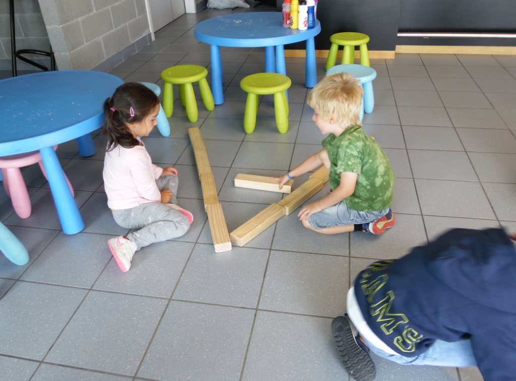 Village Camps International Summer Camp VDC Geneva 2016-08-12 https://www.villagecamps.com/journals_admin/images/1446-3187-SAM_0169.jpg