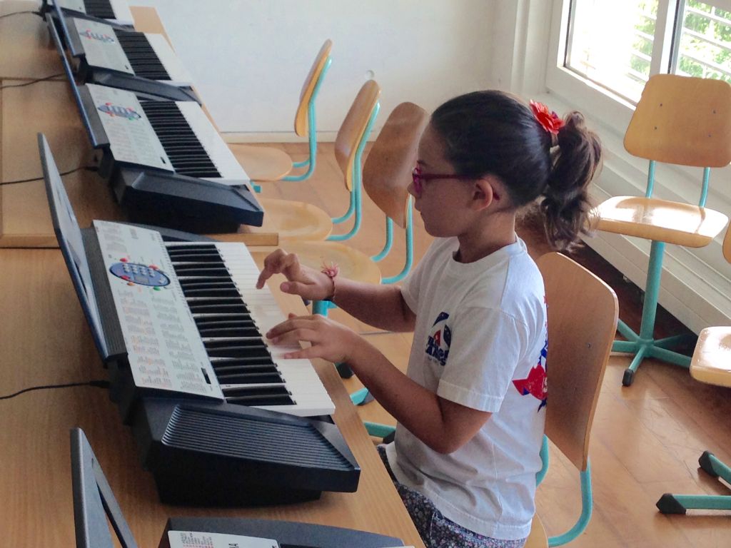 Village Camps International Summer Camp VDC Geneva 2016-08-12 https://www.villagecamps.com/journals_admin/images/1676-2061-IMG_0471.jpg
