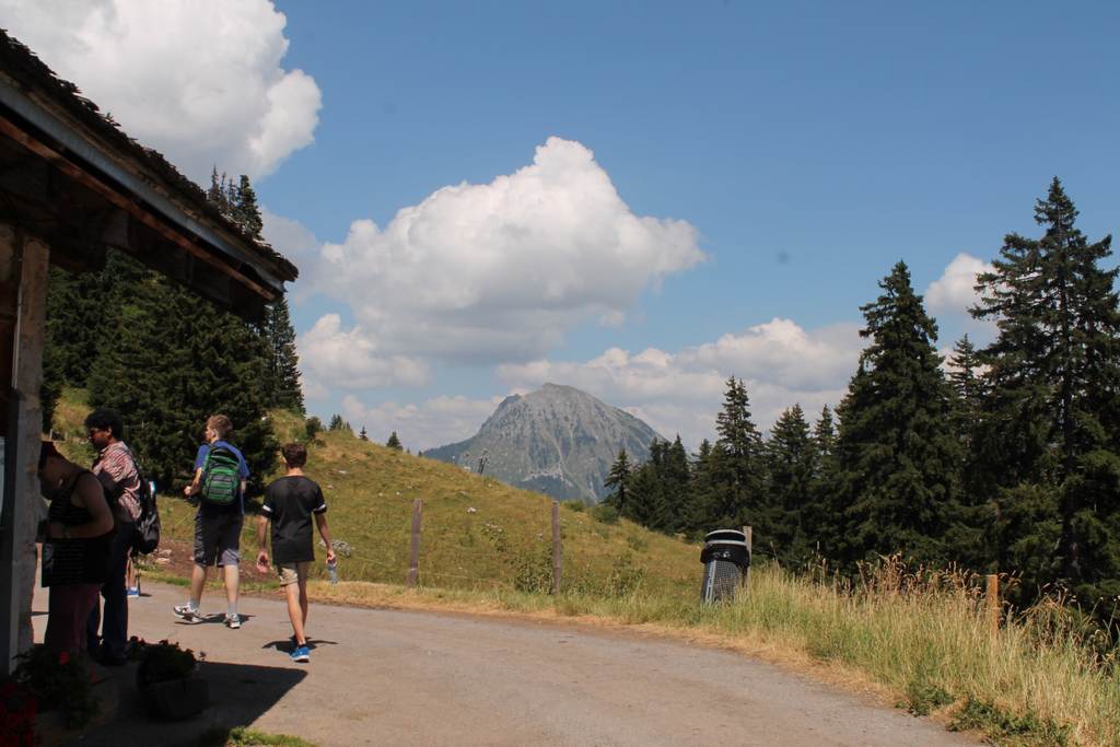 Village Camps International Summer Camp LTC, Leysin 2024-07-22 https://www.villagecamps.com/journals_admin/images/1349-7088-IMG_9285.jpg