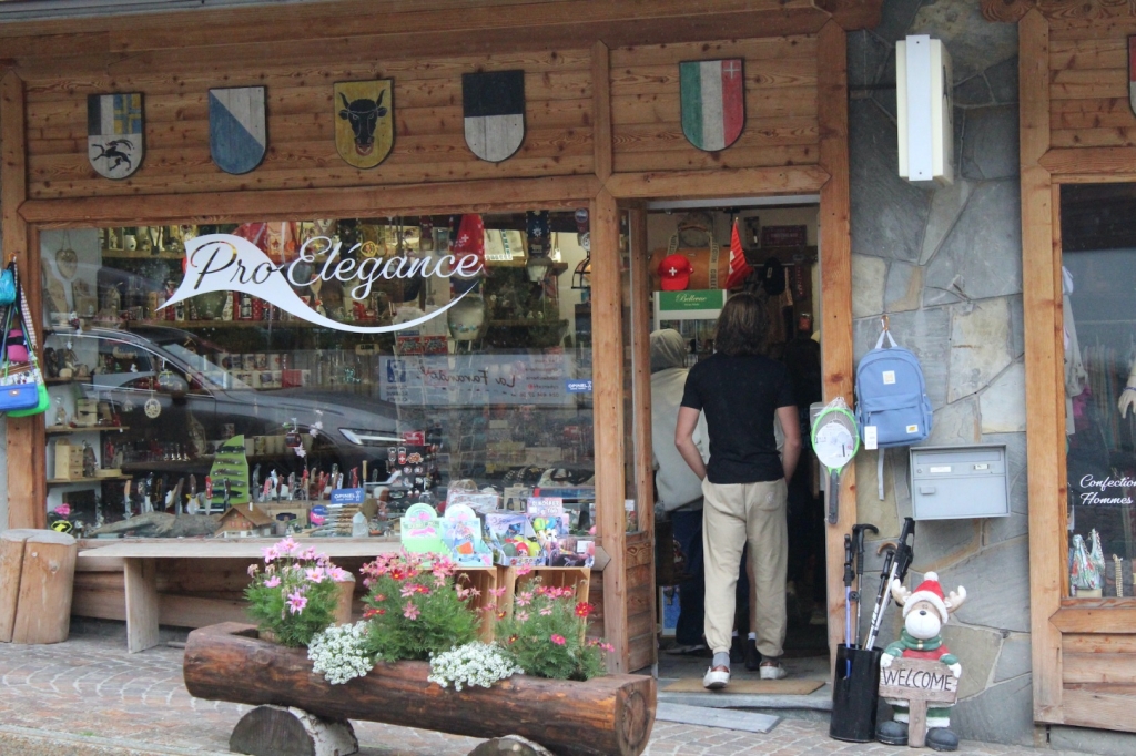 Village Camps International Summer Camp LTC, Leysin 2024-07-22 https://www.villagecamps.com/journals_admin/images/2648-0708-IMG_3586.jpg